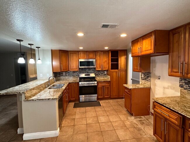 Building Photo - 44235 Palo Verde St