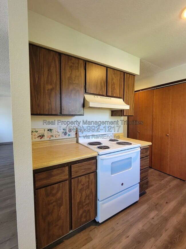 Building Photo - 1102 S Olympia Pl