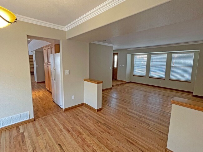 Foto del edificio - Spacious 5 bedroom, 2-story in Briargate