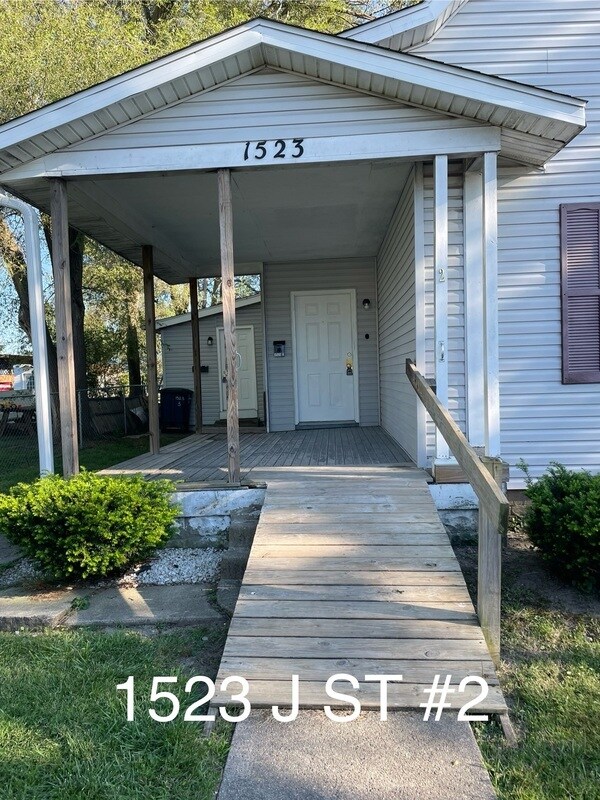 1523 J St Unit 2, Elwood, IN 46036 Condo for Rent in Elwood, IN