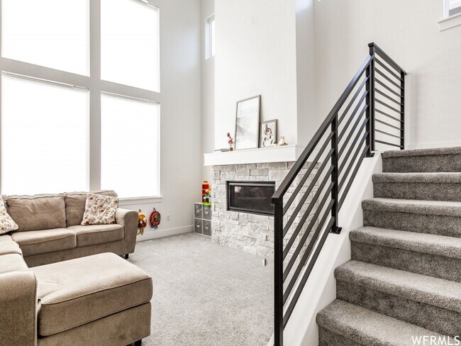 Building Photo - Spacious Open Floor Plan Available Soon!