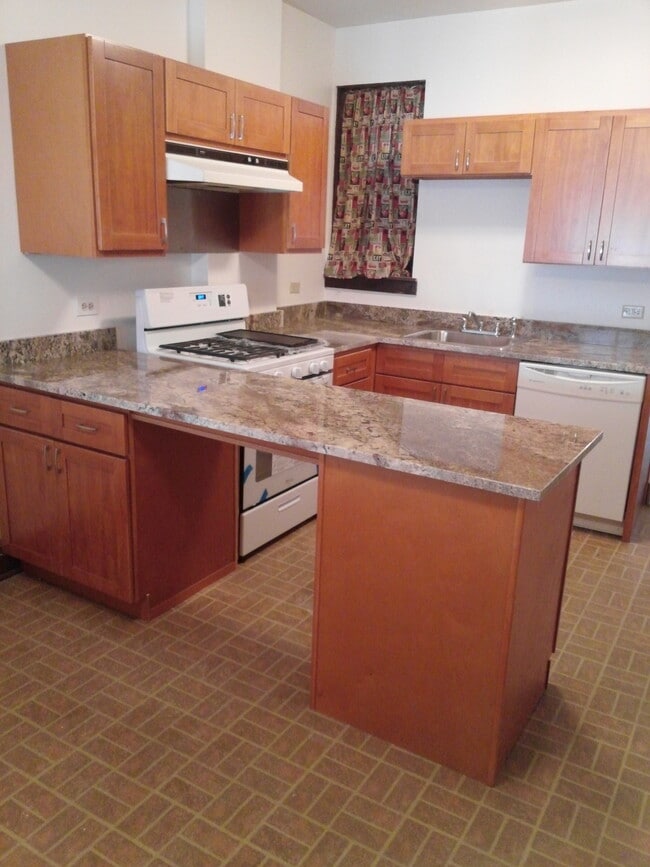 Building Photo - 3232 S Union Ave