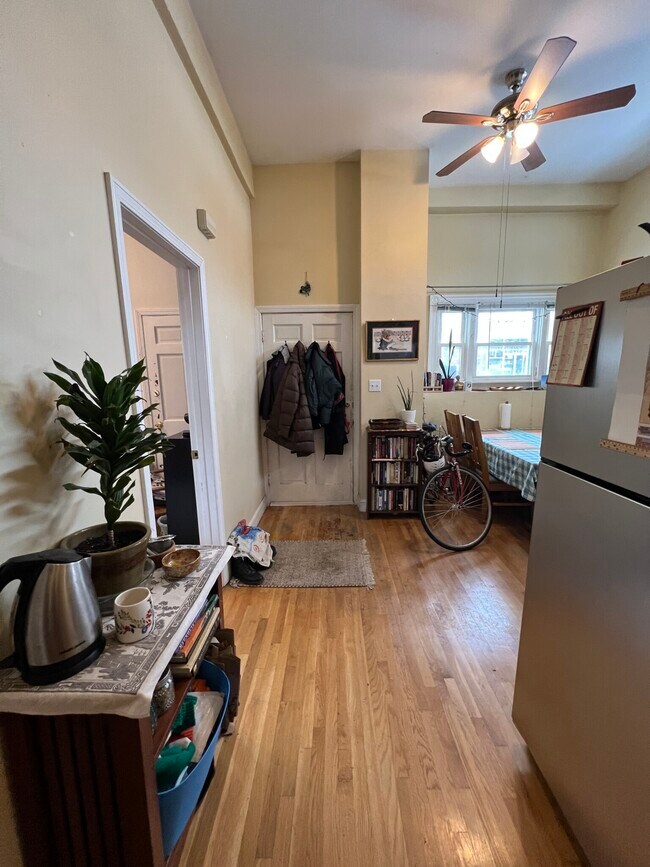 Building Photo - 1298 Broadway