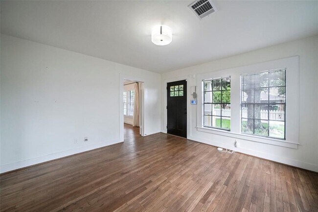 Foto del edificio - 1818 Angeline St