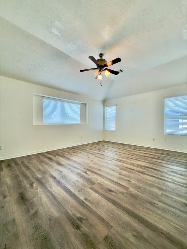 Building Photo - 4935 Fair Oak Dale Ln