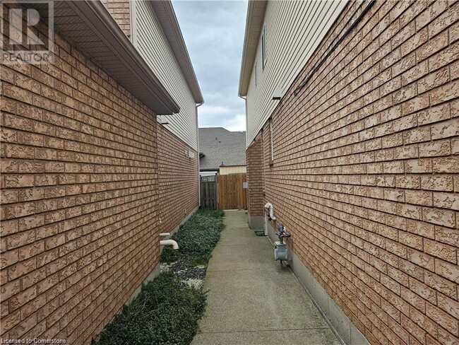 Building Photo - 263 Hepburn Crescent