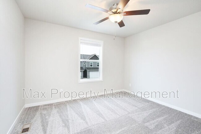Foto del edificio - 211 NE Whitetail Dr