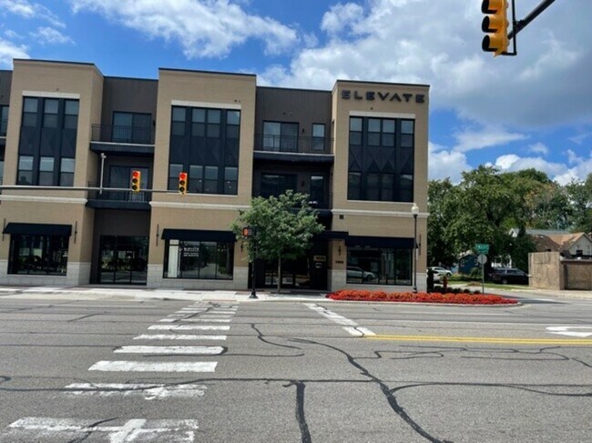 Building Photo - 1100 S Main St