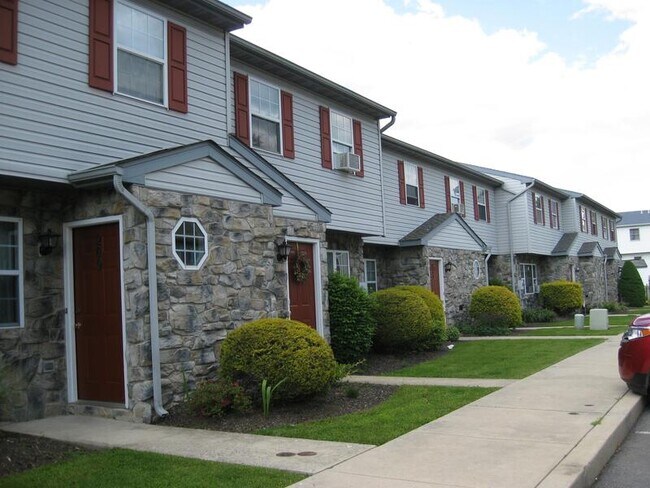 Foto del edificio - 214 Magnolia Dr