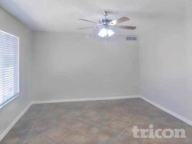 Building Photo - 3613 W Oakland St