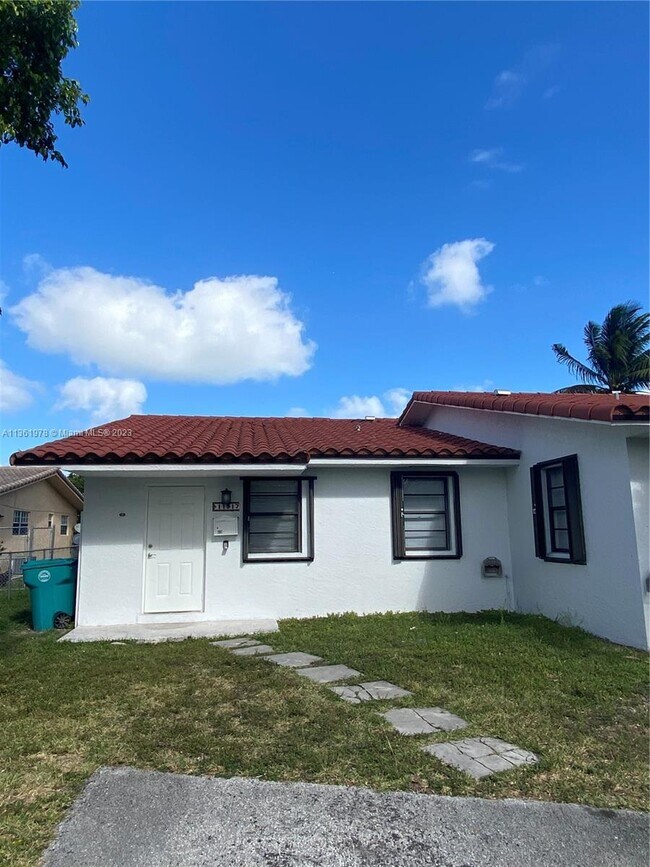 Foto del edificio - 11915 NE 12th Ct