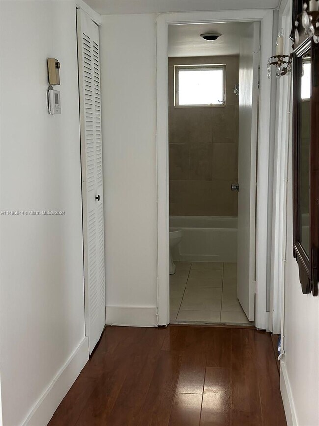 Foto del edificio - 3750 NE 170th St