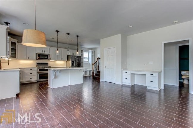 Building Photo - 310 Revolution Dr