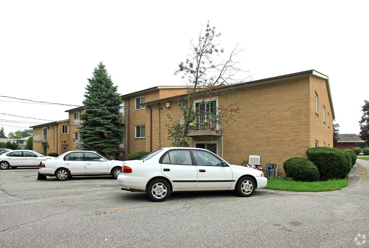 Building Photo - Spring Garden Apartments