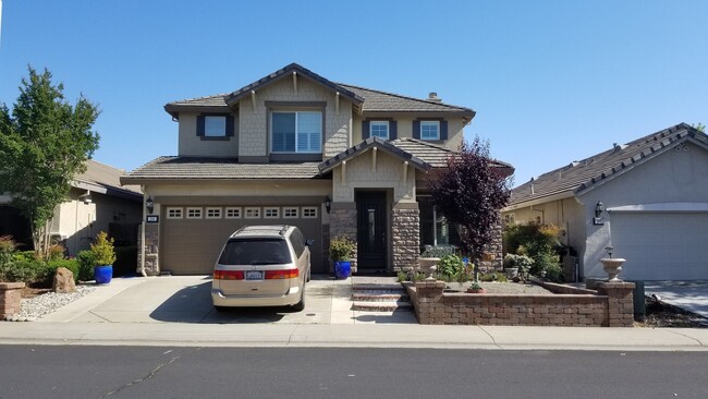 Building Photo - Beautiful Roseville, 5 Bed, 3 Bath, 2 Car,...