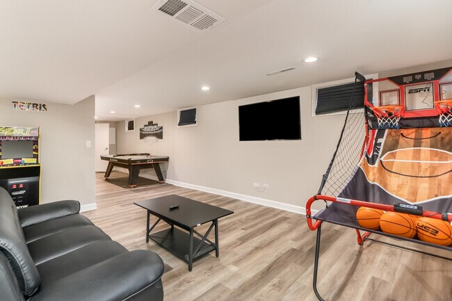 Foto del edificio - 823 Jay St