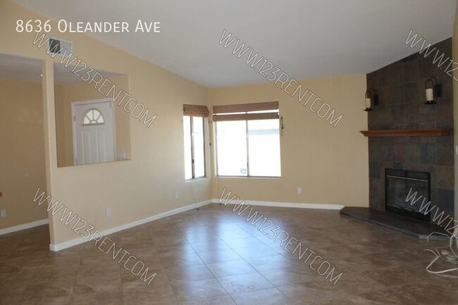Foto del edificio - 8636 Oleander Ave