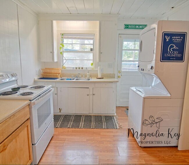 Foto del edificio - 7203 Porcher Dr