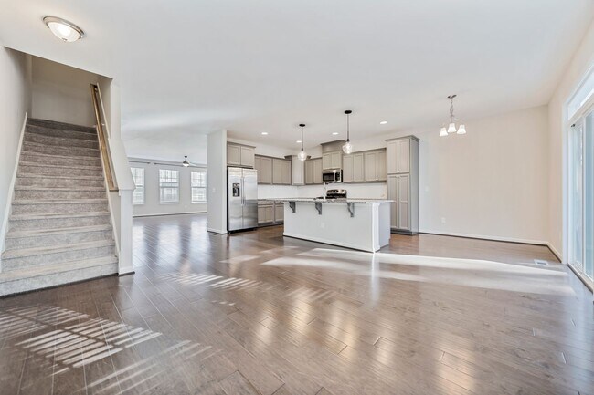 Foto del edificio - Stunning 4 Bedroom Townhome In New Apex Co...