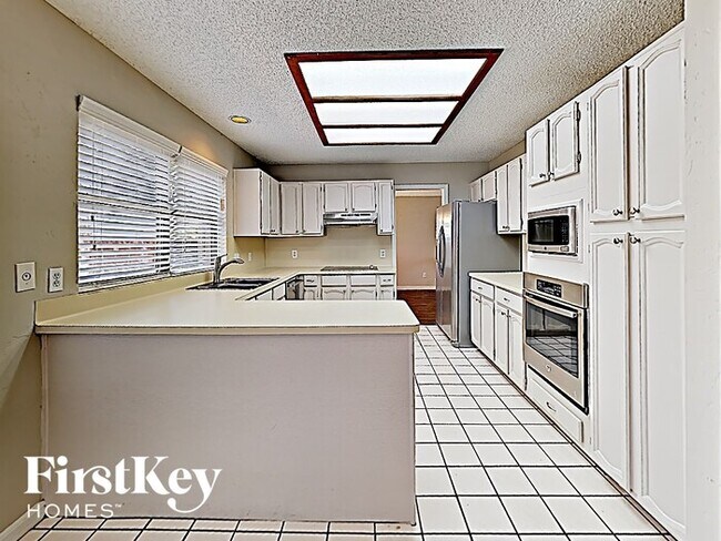 Building Photo - 6001 Ponderosa Trail Ct