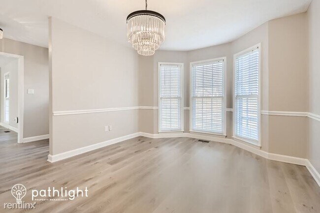 Building Photo - 4 br, 2 bath House - 530 N Oakland Circle ...