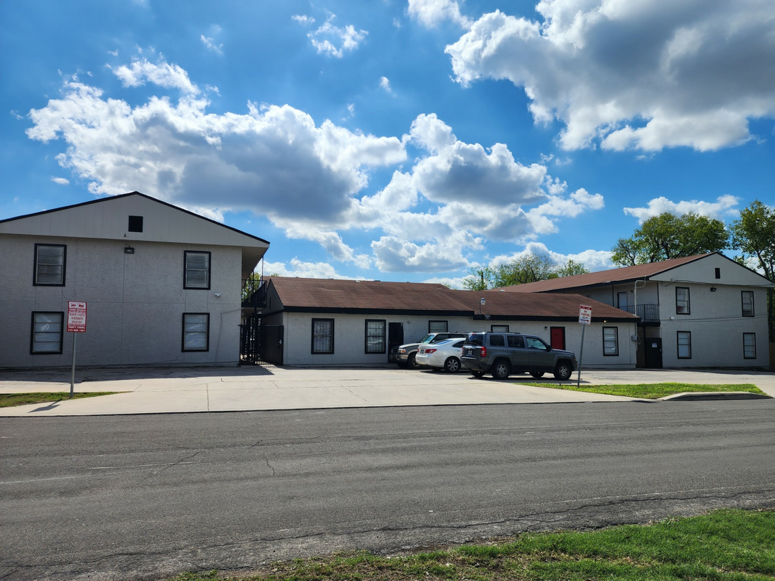 Primary Photo - DELMAR PLACE APARTMENTS