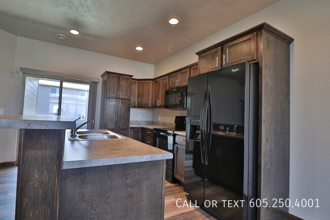 Building Photo - 3 Bed 2 Bath Townhome in Southwest Sioux F...