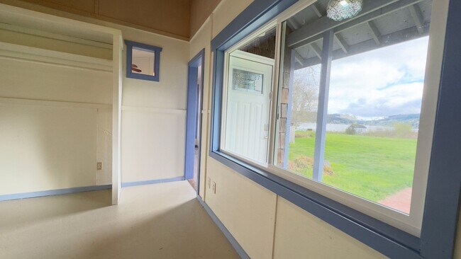 Foto del edificio - Lakefront Cabin on Summit Lake