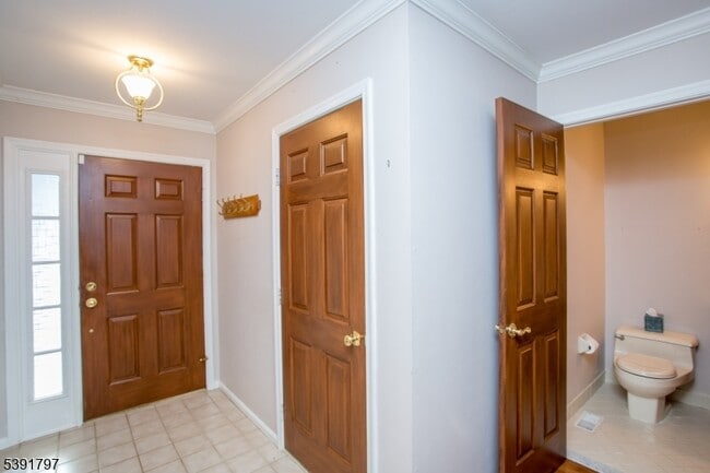 Building Photo - 9 Sturbridge Ct