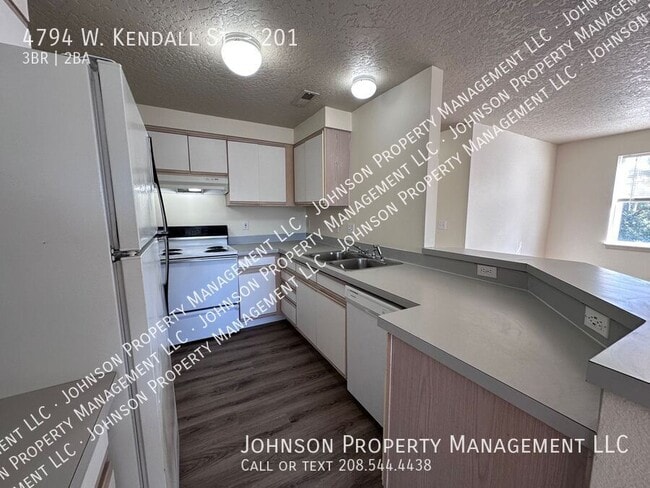 Building Photo - 4794 W Kendall St