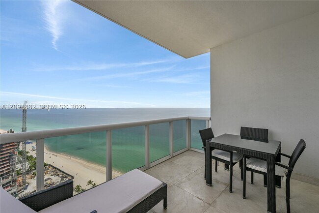 Foto del edificio - 18201 Collins Ave