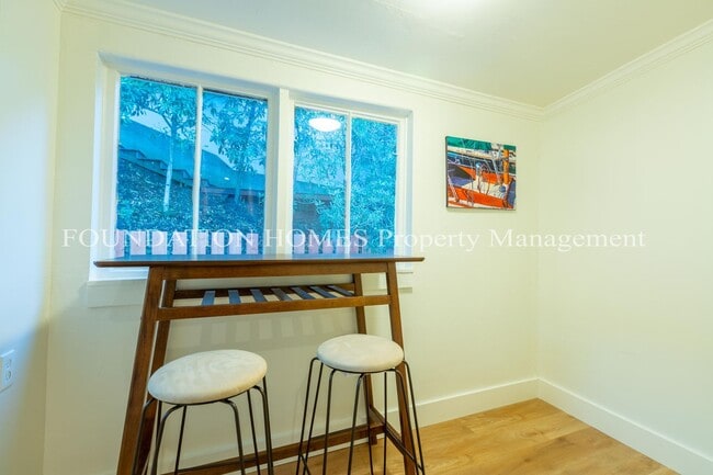 Building Photo - Newly Remodeled - Luxury Finishes - Downto...