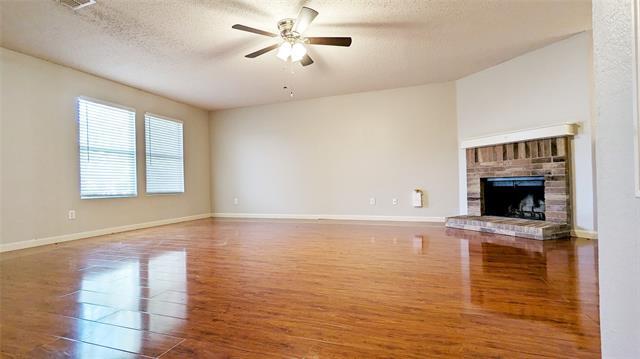 Building Photo - 2424 Chestnut Dr