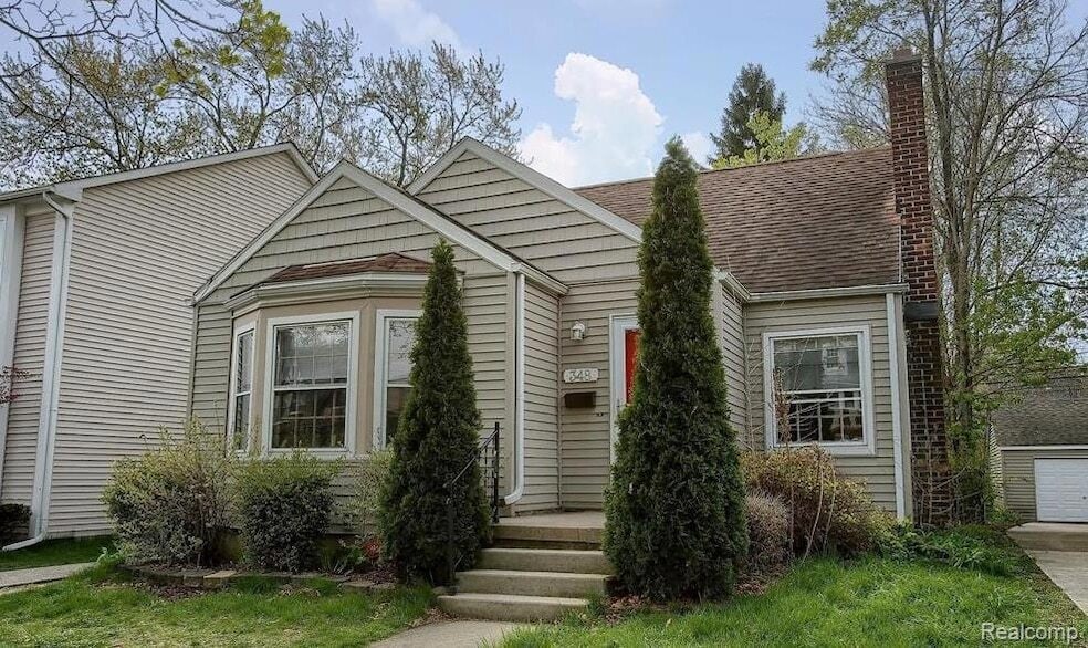 Primary Photo - 348 E Maplehurst Ave