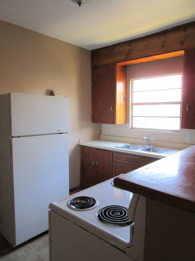 Building Photo - Super Cute & Clean!