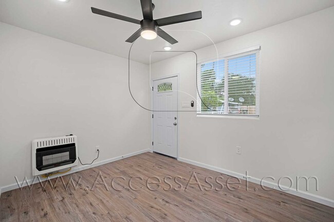 Building Photo - Charming And Peaceful 1 Bed/1 Bath Cottage...