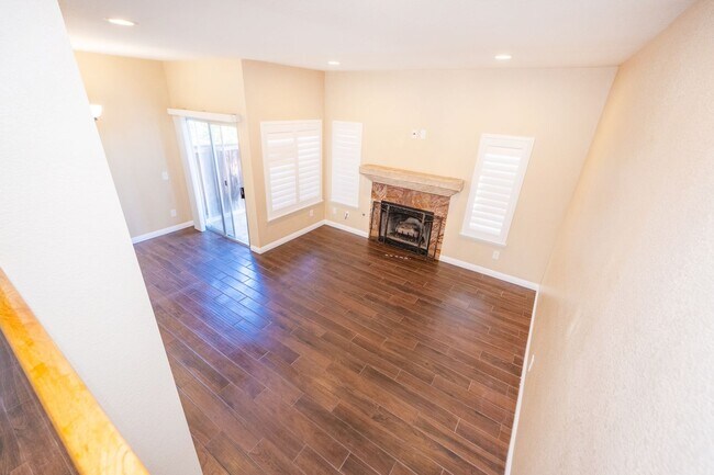 Foto del edificio - 2BR/2.5BA Townhome with garage - READY NOW!