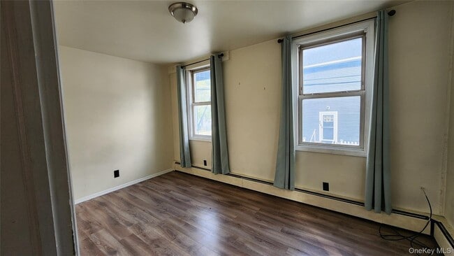 Foto del edificio - 37 Drew Ave