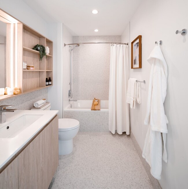 Foto del edificio - 360 W Grand Ave