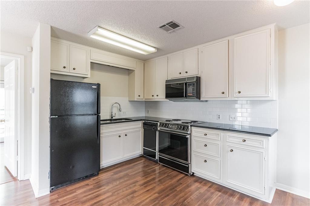 Primary Photo - 502 W 17th St