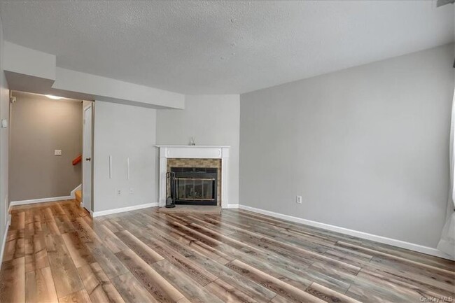 Building Photo - 1208 Whispering Hills