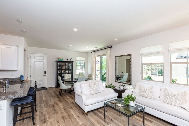 Building Photo - STUNNING TOWNHOME 3/2.5 WITH TWO CAR GARAG...