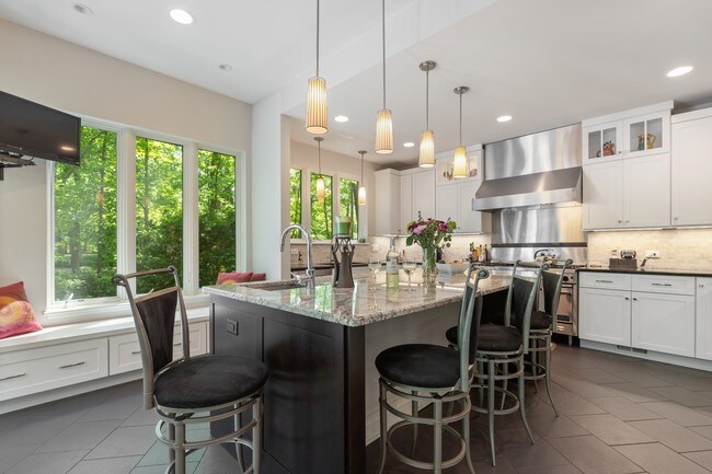 Building Photo - 270 Ravine Forest Dr
