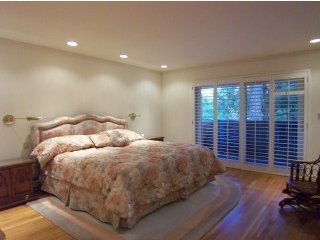 Building Photo - Near Sand Hill and Stanford! Beautifully R...