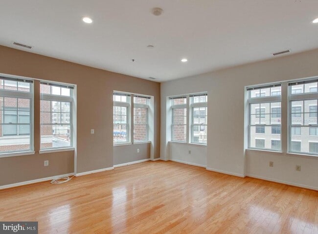 Building Photo - 309 Holland Ln