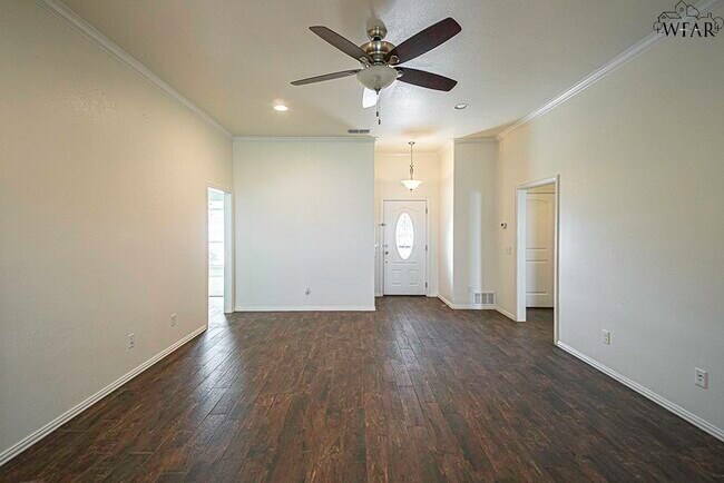 Foto del edificio - 4907 Falcon Crest Blvd
