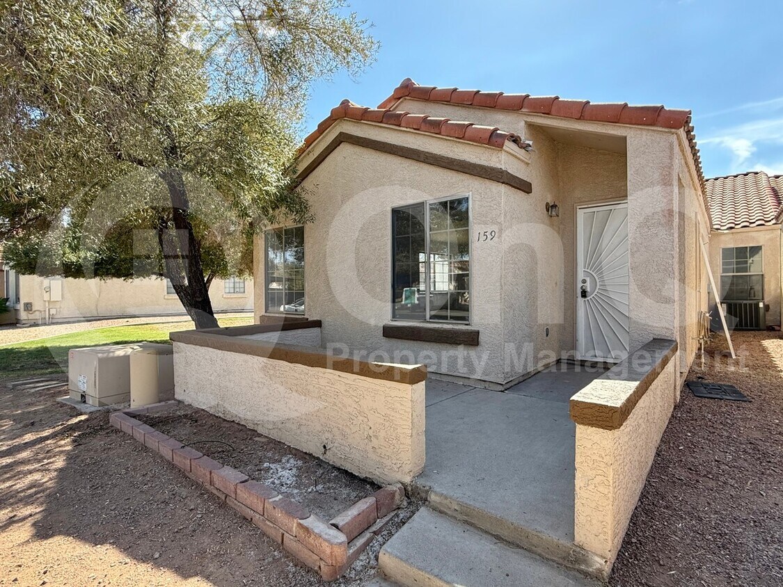 Foto principal - 726 S Nebraska St