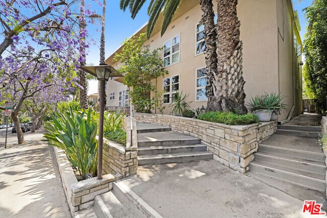 Foto del edificio - 1433 Hayworth Ave
