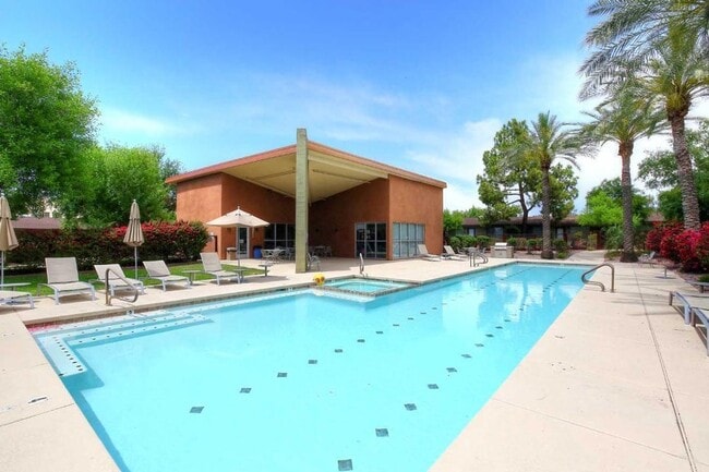 Building Photo - 1850 E Maryland Ave