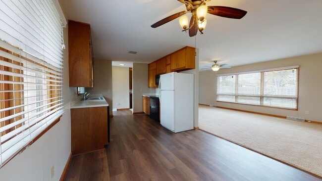 Foto del edificio - 4 Bedroom, 2 Bathroom Split Level Home